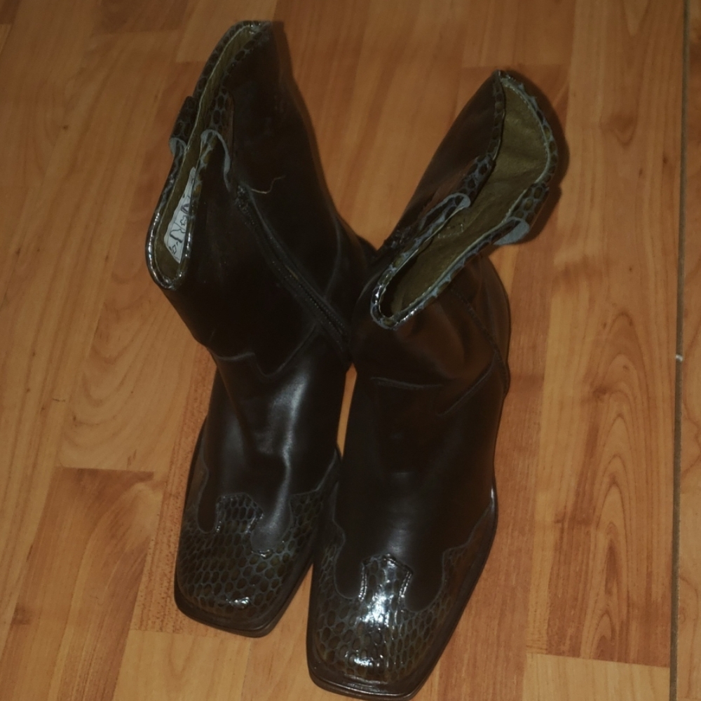 Boots European size 30 us 12.5